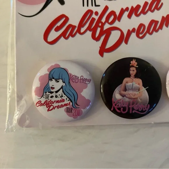 KATY PERRY Teenage Dream The California Dreams Tour 2011 Button Pin Set of 4 NEW - Picture 5 of 6